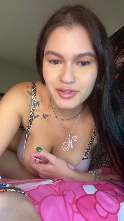 Nikkikittyx3 live from United States