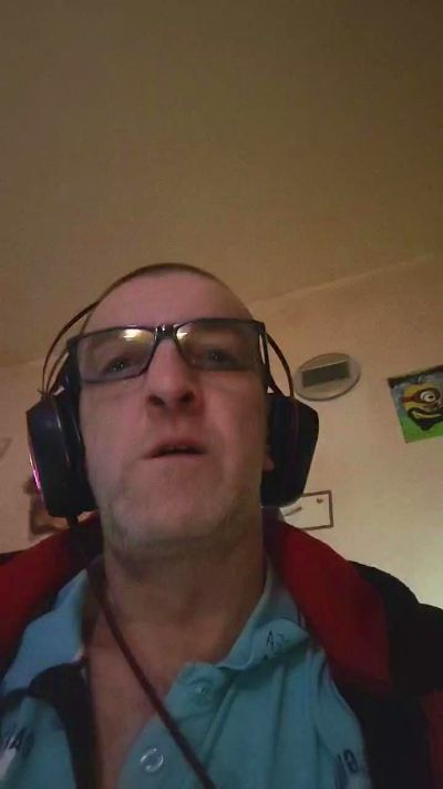 Nylonsklave52 live from Germany