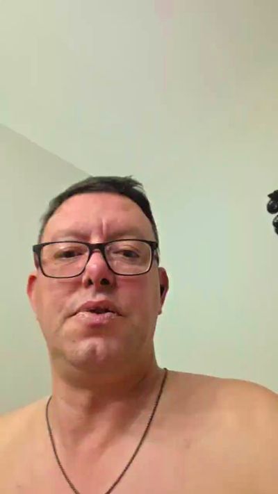 Pierrepjp live from United Kingdom