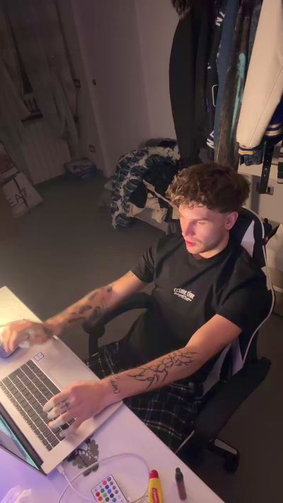 Plewus99 live from Italy