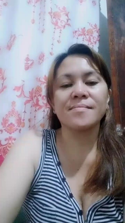 Queenbee82 live from Philippines