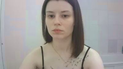 QueenieGriscom live from United States