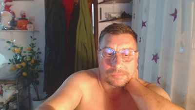 Razvan34 live from United Kingdom