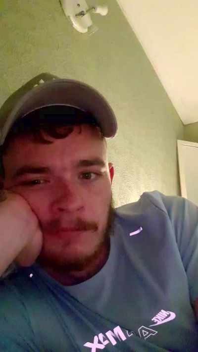 Reggie03 live from United Kingdom