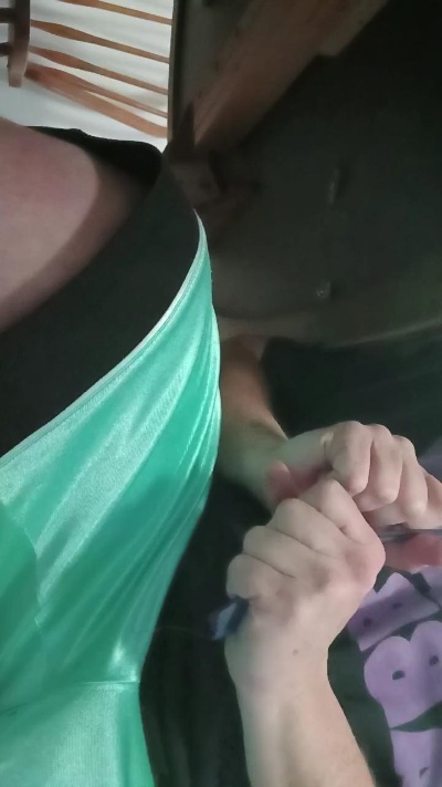 RenoSpunCumSlut live from United States