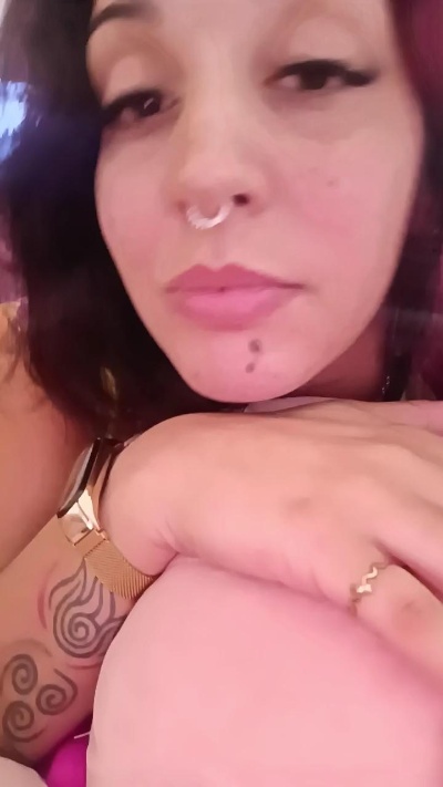 Rojitaa4 live from Argentina