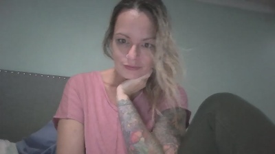 ShellyShan live from Canada