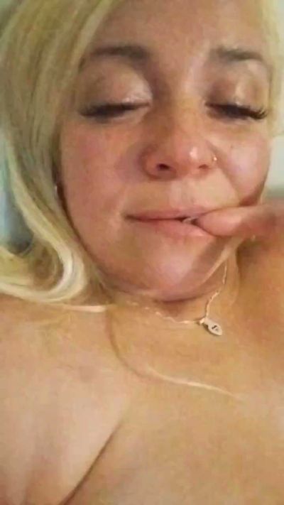 Solcita1982 live from Chile