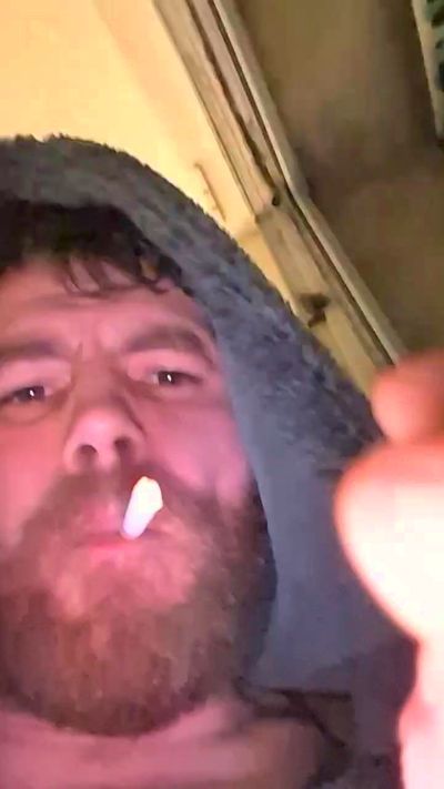 Stevenyelof69 live from United Kingdom