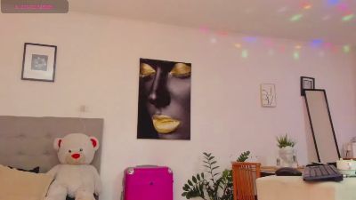 Sweet_Roxy_1 live from United States