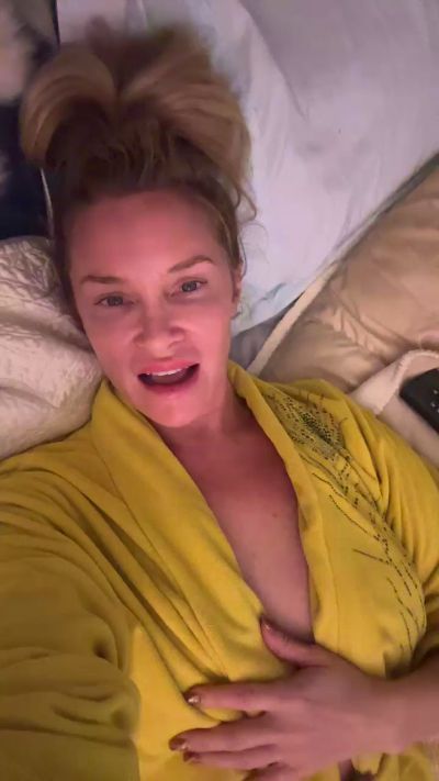 TightBlonde69 live from United States