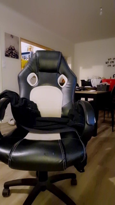 Uhgjvv live from France