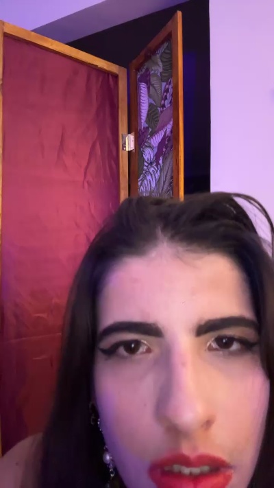 Vanesseexing live from Mexico