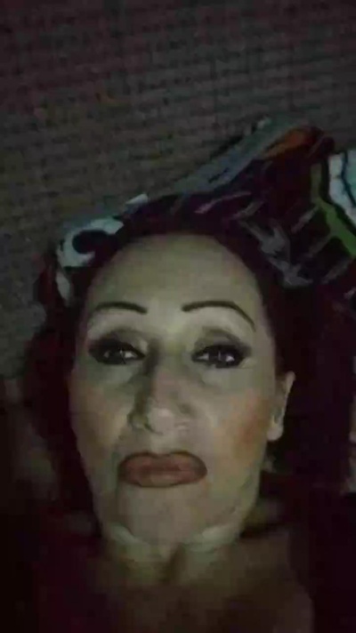 Whitesluttz_liz live from United States