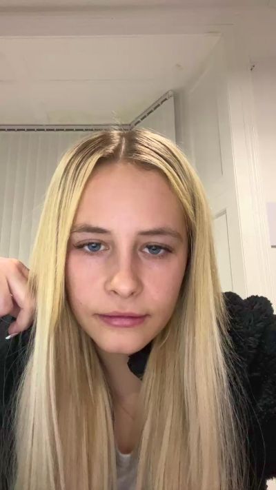 Whiteyyy1 live from United Kingdom