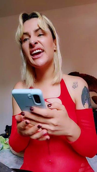 Youlittlestar28 live from Germany