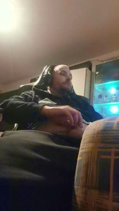 basti21509 live from Germany