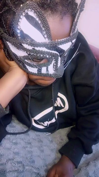 bigbut_butterf3 live from United Kingdom