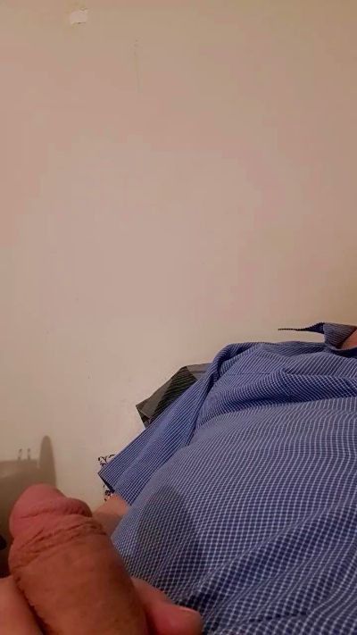 bitemypillo1 live from Australia