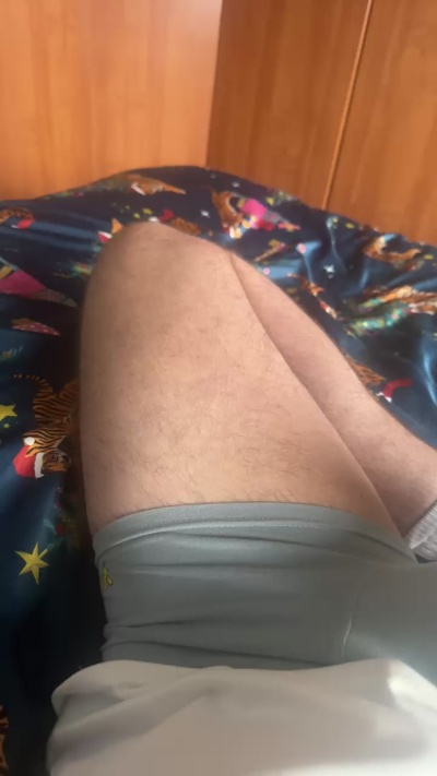 cheekyboi99 live from United Kingdom