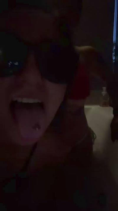 darksweetx28 live from Chile