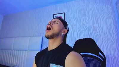 dylan_jacobx live from Colombia