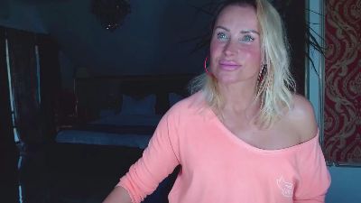 evelily2017 live from United Kingdom