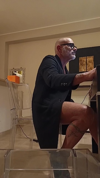 goduriahot live from Italy