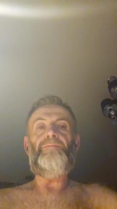 hairy64daddy live from Sweden