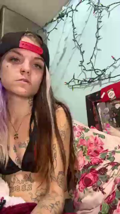 ittybittyrissa live from United States