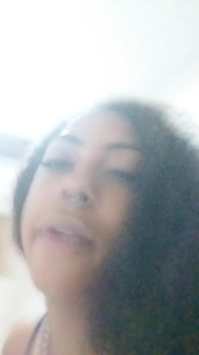 julialoyola_ live from Brazil