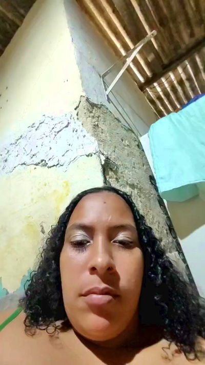 laryynife1 live from Brazil