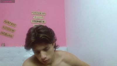 loganreynder_ live from Colombia