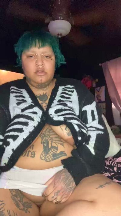 missmoonbeam live from United States