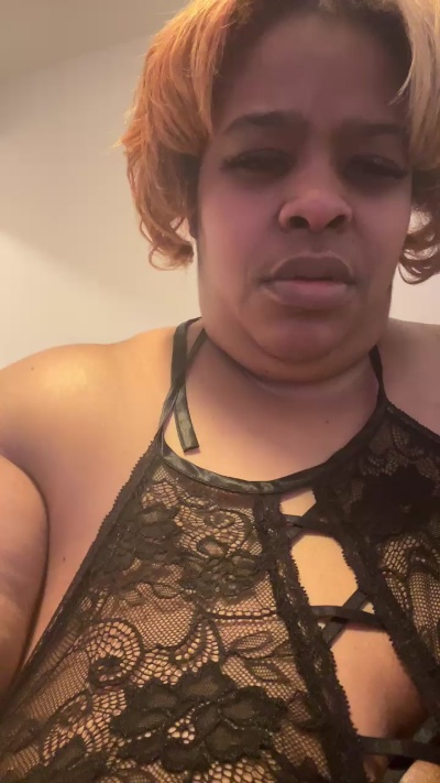 missredbone live from United States