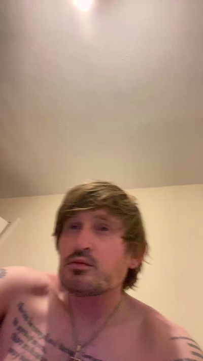 picassosparrot3 live from United Kingdom