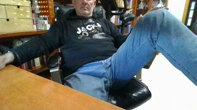 quique185bcn live from Spain