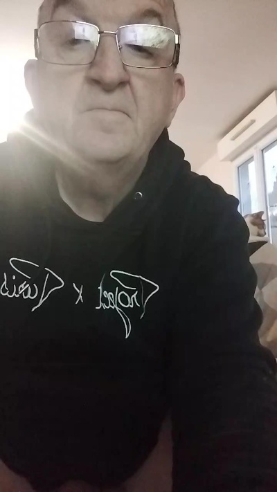 riri76560 live from France