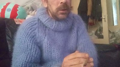 sweaterslut live from Netherlands