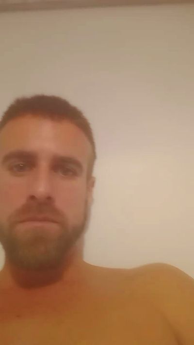 tano218 live from Spain